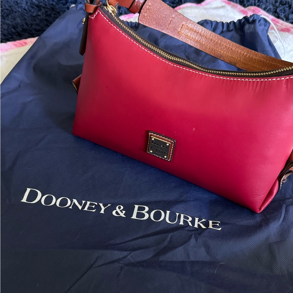 Dooney & Bourke Penrose 25 Shoulder Bag EUC